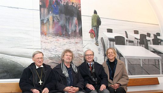 Der Abt von Loccum, Horst Hirschler, Hermann Buß, Dr. Klahr und Dr. Annette Kanzenbach in der Bußkapelle in Loccum