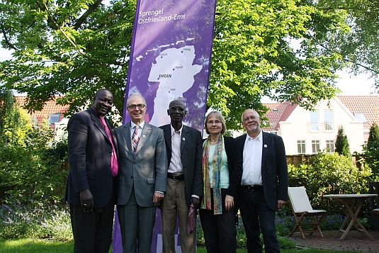 Bischof Kondo aus dem Sudan besucht Dr. Klahr