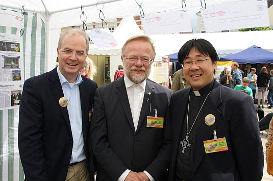 Landessuperintendent Dr. Klahr, Pastor Hans Bookmeyer und Bischof Tateno