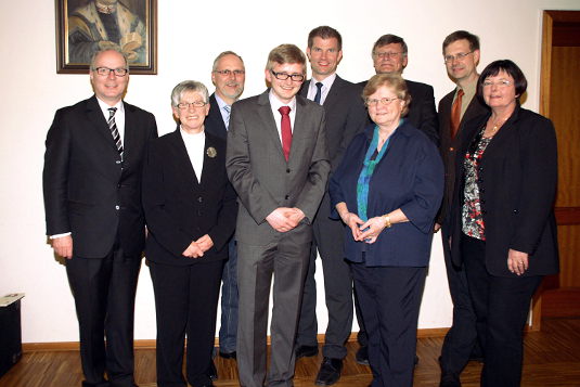 Landessuperintendent Dr. Detlef Klahr und Mitglieder des Kuratoriums der Heseler Liudgeri-Stiftung