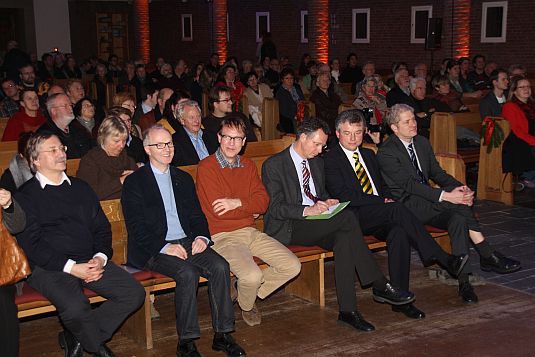 Pastor Jebens, Dr. Klahr und die Vizepräsidenten der Hochschule Emden/ Leer mit Professor Fischer