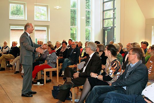 Landessuperintendent Dr. Detlef Klahr beim Kirchenvorstehertag im Lutherhaus Leer