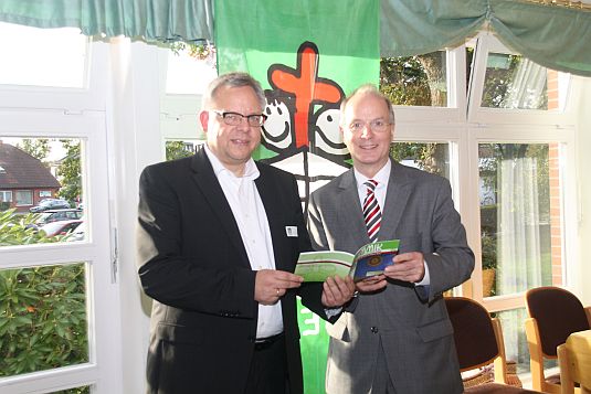 Landessuperintendent Dr. Detlef Klahr mit dem Kindergottesdienstbeauftragten Dirk Schliephake