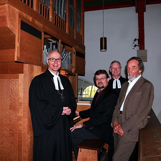 Landessuperintendent Dr. Detlef Klahr beim 50jährigen Orgeljubiläum in der Friedenskirche in Leer-Loga