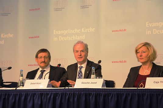 <h1>Landessuperintendent Dr. Klahr bei der Pressekonferenz auf der EKD-Synode in Dresden