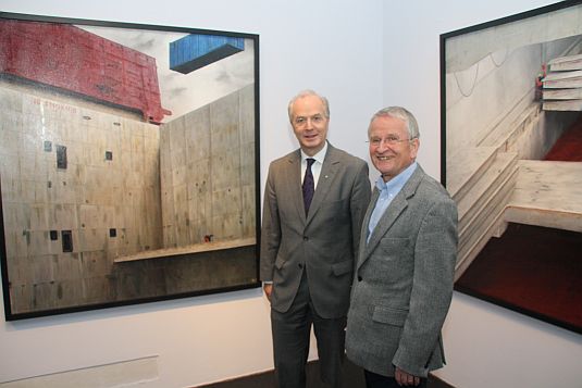 Landessuperintendent Dr. Klahr und Dr. Reinhold Kolck im Ostfriesischen Landesmuseum Emden